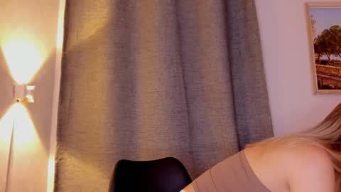 Mia White  online show from October 2025 01:29:02 PM