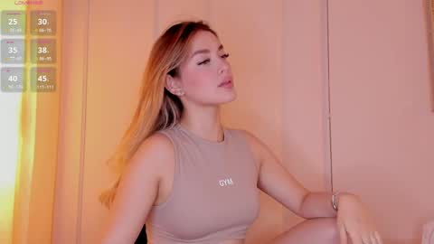 Mia White  online show from April 2026 06:25:01 PM