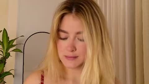 Mia White  online show from June 2026 02:09:01 PM