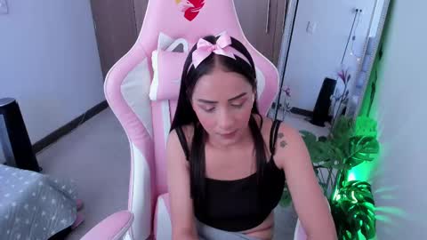 mia  nicolle online show from March 2025 04:46:01 PM