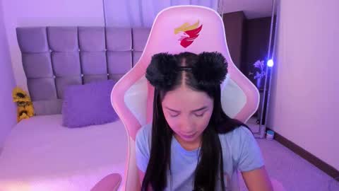 mia  nicolle online show from September 2025 11:18:01 PM