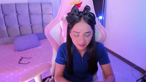 mia  nicolle online show from September 2025 02:57:02 AM