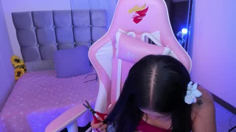 mia  nicolle online show from October 2025 02:31:02 AM