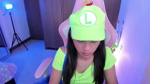 mia  nicolle online show from November 2025 01:18:02 AM