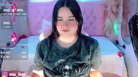 Snapshot of miaa_foxx_ chatting on October 2025 10:07:02 PM Mia online show from October 2025 10:07:02 PM