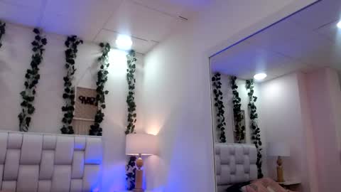Mia online show from June 2026 11:26:02 AM