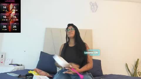 Mia  online show from September 2025 11:57:01 AM