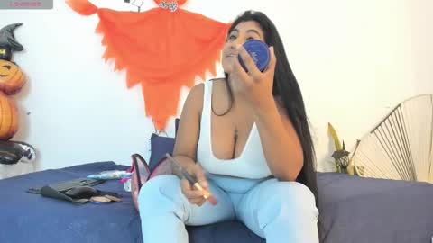 Mia  online show from October 2025 12:05:02 PM