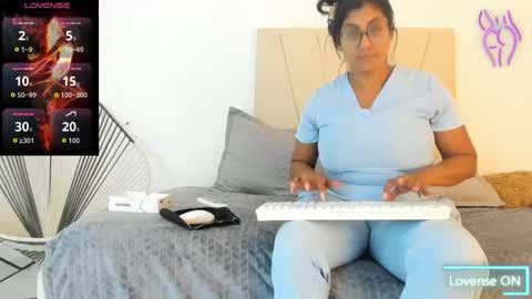 Mia  online show from November 2025 12:16:01 PM