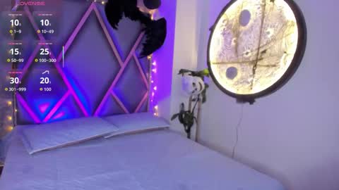 Mia online show from October 2025 11:55:01 AM