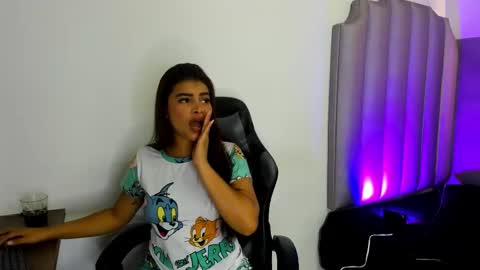 Mia online show from October 2025 12:39:02 PM