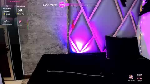 Mia online show from October 2025 12:33:01 PM