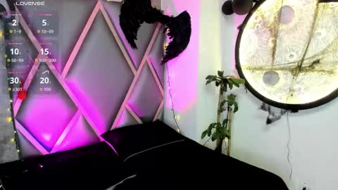 Mia online show from October 2025 11:56:02 AM