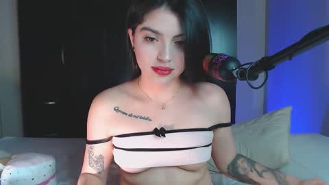 Snapshot of miaabroown chatting on September 2025 09:28:02 PM Mia online show from September 2025 09:28:02 PM