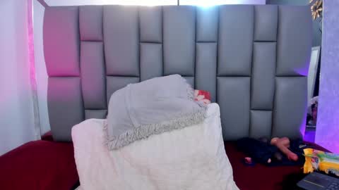 Mia online show from January 2025 12:04:02 PM