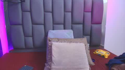 Mia online show from January 2026 12:09:02 PM