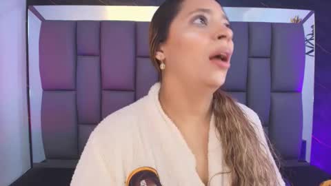 Mia online show from February 2026 12:10:01 PM