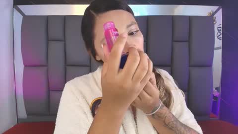 Mia online show from March 2026 12:09:01 PM