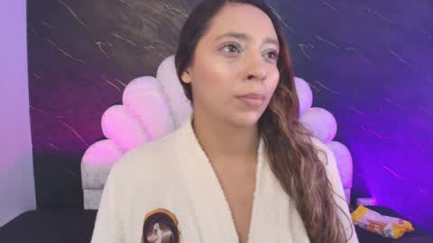 Mia online show from April 2026 12:14:02 PM