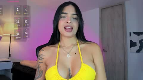 Mia online show from September 2025 06:57:02 PM