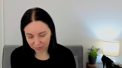 Snapshot of miaalluring chatting on March 2026 04:23:01 PM Mia online show from March 2026 04:23:01 PM