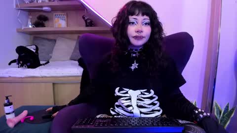 Snapshot of miaamane chatting on February 2025 12:57:02 PM Mia online show from February 2025 12:57:02 PM