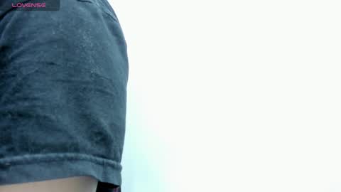 Mia online show from March 2026 12:45:02 PM