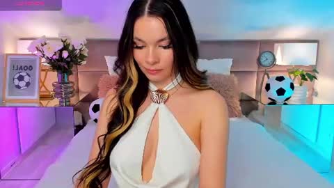Mia online show from June 2026 07:05:01 PM