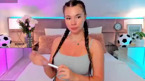 Mia online show from June 2026 07:01:01 PM