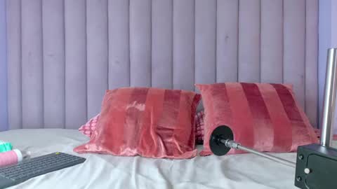 miaanderson__ online show from April 2026 09:13:01 PM