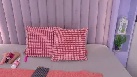 miaanderson__ online show from May 2026 12:46:01 PM
