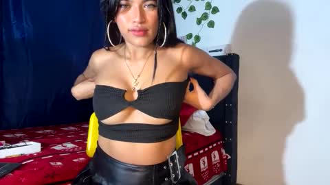 Snapshot of miaandluciferxxx chatting on January 2025 11:24:01 PM miaandluciferxxx online show from January 2025 11:24:01 PM