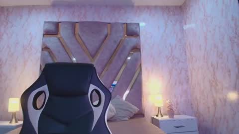 Im Miss Mia online show from December 2025 08:03:02 PM