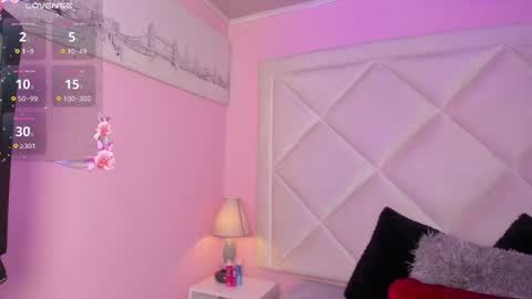 Snapshot of miaasmiith_ chatting on April 2026 11:15:01 AM Alexandra online show from April 2026 11:15:01 AM