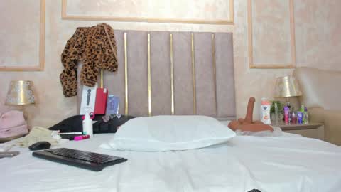 Miaasummer online show from April 2026 01:41:02 PM