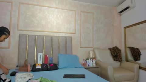 Miaasummer online show from May 2026 11:37:01 AM