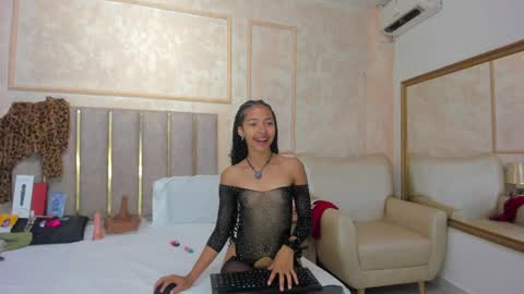 Miaasummer online show from May 2026 11:39:02 AM