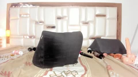 Mia  online show from December 2024 03:42:01 PM