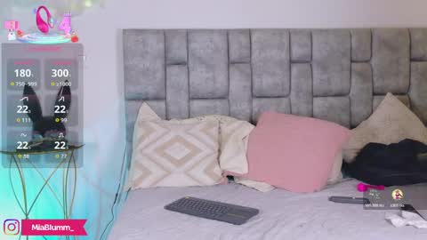 miablumm_ online show from May 2026 06:02:02 PM