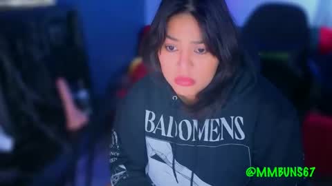 Mia online show from November 2025 12:49:01 AM