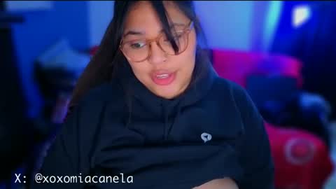 Mia online show from December 2025 03:11:01 AM