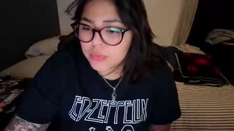 Mia online show from May 2026 02:50:02 AM