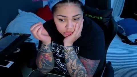 Mia online show from May 2026 12:17:01 AM