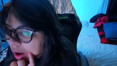 Mia online show from May 2026 02:39:01 AM