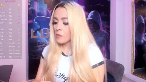 Snapshot of miacarperrlux chatting on April 2026 08:31:01 PM MiaCarper online show from April 2026 08:31:01 PM