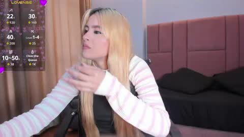Snapshot of miacarperrlux chatting on April 2026 09:15:02 PM MiaCarper online show from April 2026 09:15:02 PM