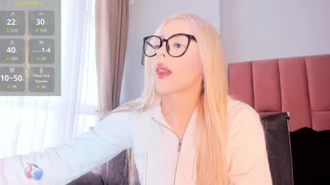 Snapshot of miacarperrlux chatting on April 2026 09:02:02 PM MiaCarper online show from April 2026 09:02:02 PM