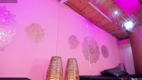 Snapshot of miacassel chatting on November 2025 04:31:02 PM MiaCassel online show from November 2025 04:31:02 PM