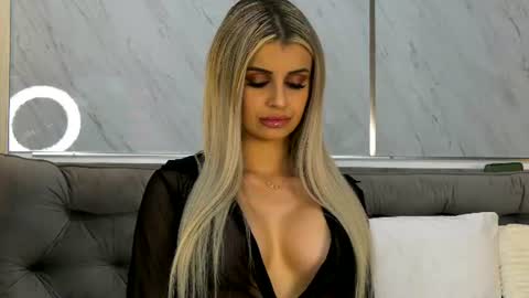 Mia online show from June 2026 07:27:01 PM