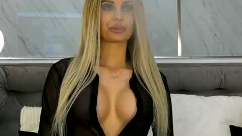 Mia online show from June 2026 06:12:01 PM